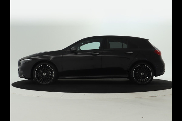 Mercedes-Benz A-Klasse 250 e AMG Line | AMG Line Advanced Plus | Night Pakket | Trekhaak | Sfeerverlichting | Stuur en Stoelverwarming | Inclusief 24 maanden MB Certified garantie voor Europa.