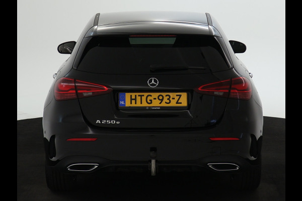Mercedes-Benz A-Klasse 250 e AMG Line | AMG Line Advanced Plus | Night Pakket | Trekhaak | Sfeerverlichting | Stuur en Stoelverwarming | Inclusief 24 maanden MB Certified garantie voor Europa.