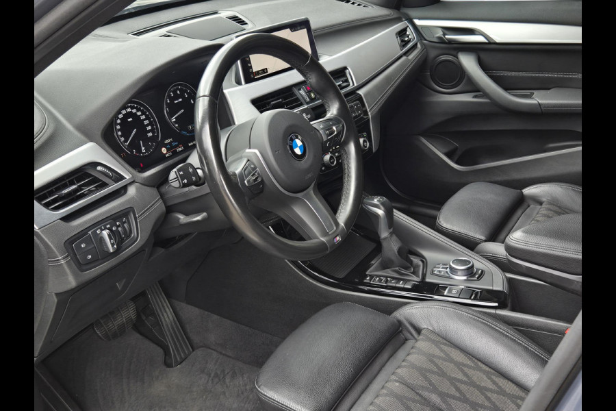 BMW X1 xDrive25e X line | 19 INCH LM VELGEN | SPORTSTOELEN | TREKHAAK | CAMERA |
