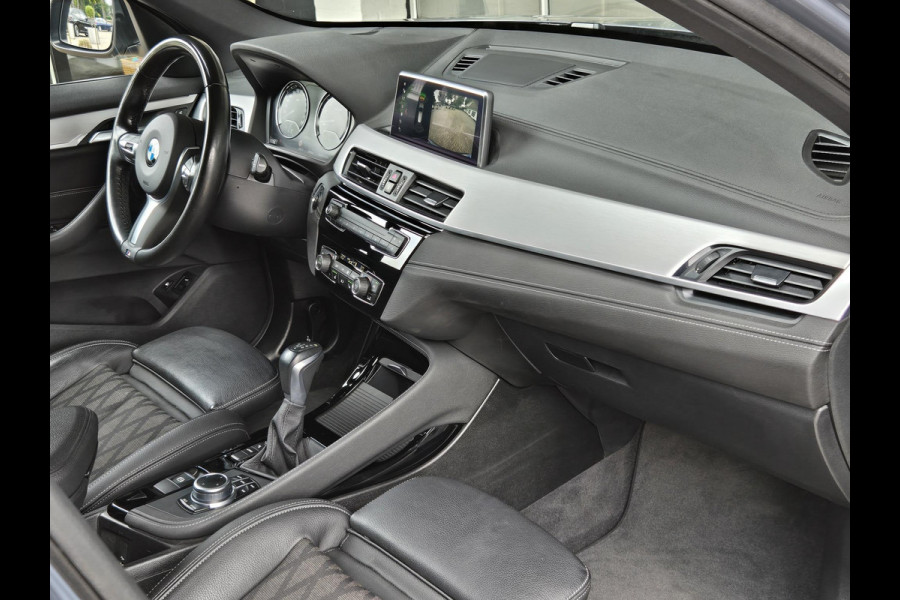 BMW X1 xDrive25e X line | 19 INCH LM VELGEN | SPORTSTOELEN | TREKHAAK | CAMERA |