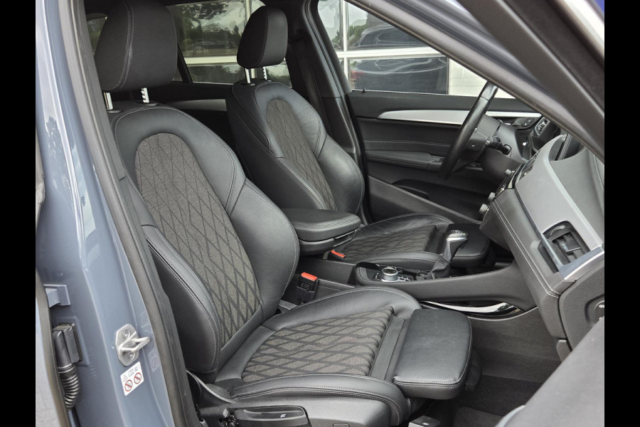 BMW X1 xDrive25e X line | 19 INCH LM VELGEN | SPORTSTOELEN | TREKHAAK | CAMERA |