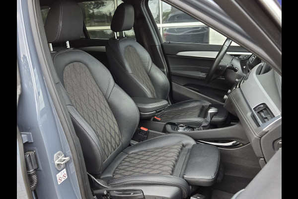 BMW X1 xDrive25e X line | 19 INCH LM VELGEN | SPORTSTOELEN | TREKHAAK | CAMERA |