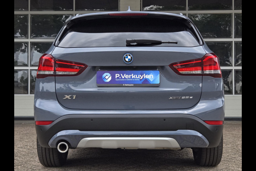 BMW X1 xDrive25e X line | 19 INCH LM VELGEN | SPORTSTOELEN | TREKHAAK | CAMERA |