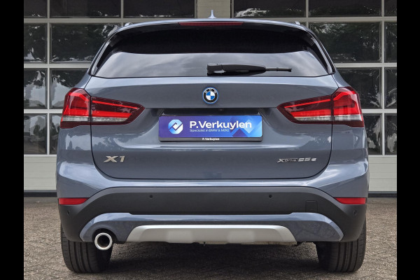 BMW X1 xDrive25e X line | 19 INCH LM VELGEN | SPORTSTOELEN | TREKHAAK | CAMERA |