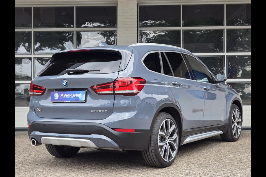 BMW X1 xDrive25e X line | 19 INCH LM VELGEN | SPORTSTOELEN | TREKHAAK | CAMERA |