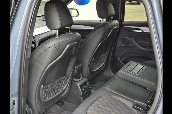 BMW X1 xDrive25e X line | 19 INCH LM VELGEN | SPORTSTOELEN | TREKHAAK | CAMERA |