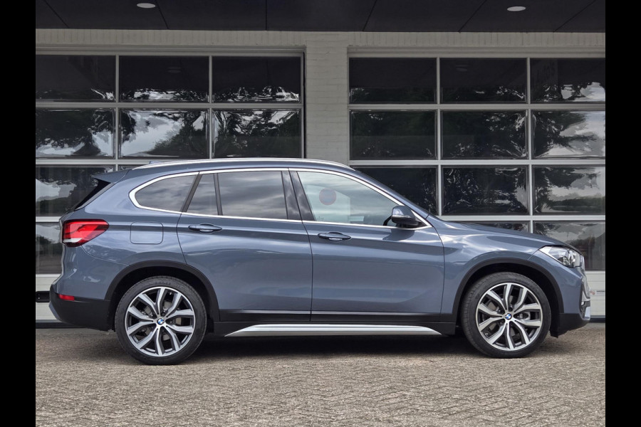BMW X1 xDrive25e X line | 19 INCH LM VELGEN | SPORTSTOELEN | TREKHAAK | CAMERA |