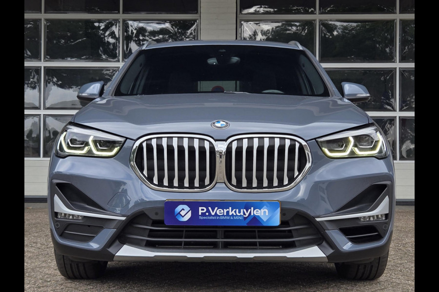 BMW X1 xDrive25e X line | 19 INCH LM VELGEN | SPORTSTOELEN | TREKHAAK | CAMERA |