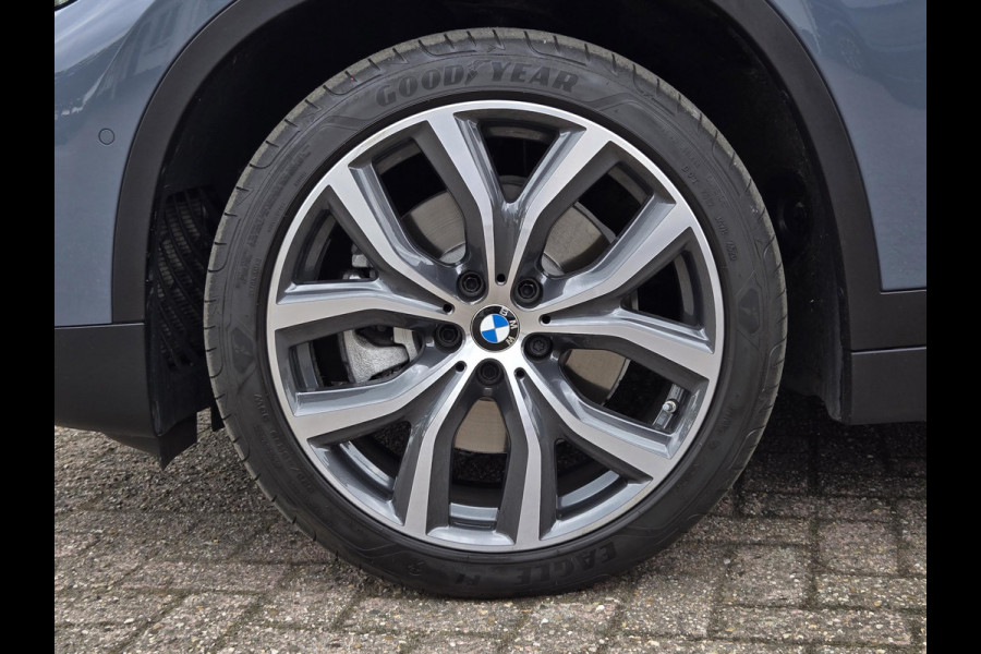BMW X1 xDrive25e X line | 19 INCH LM VELGEN | SPORTSTOELEN | TREKHAAK | CAMERA |