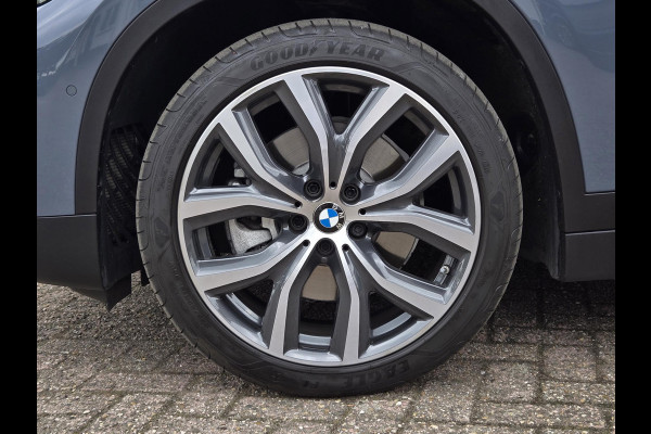 BMW X1 xDrive25e X line | 19 INCH LM VELGEN | SPORTSTOELEN | TREKHAAK | CAMERA |