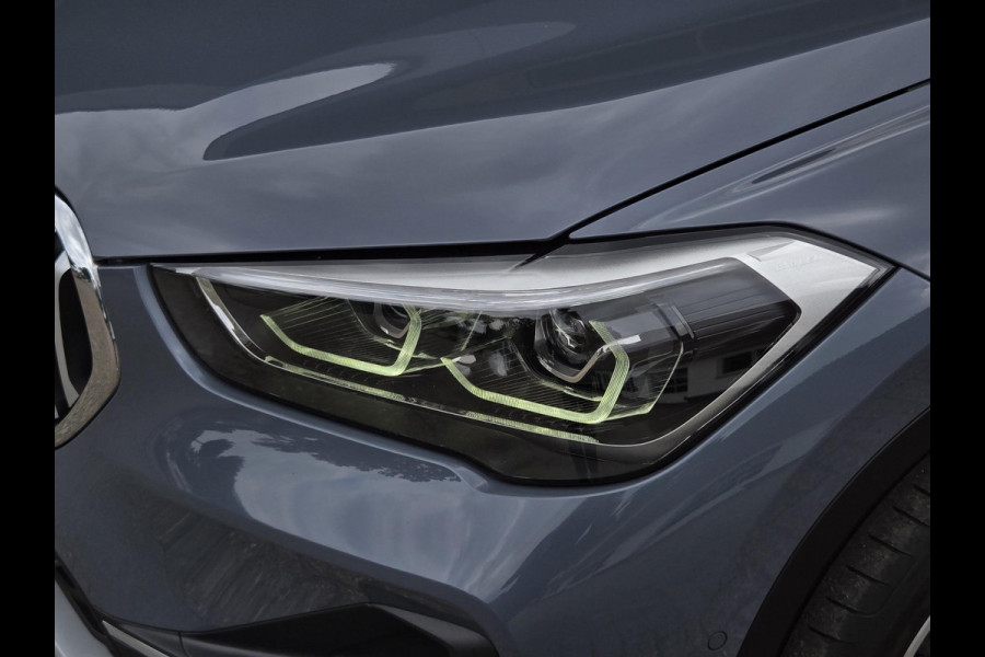 BMW X1 xDrive25e X line | 19 INCH LM VELGEN | SPORTSTOELEN | TREKHAAK | CAMERA |