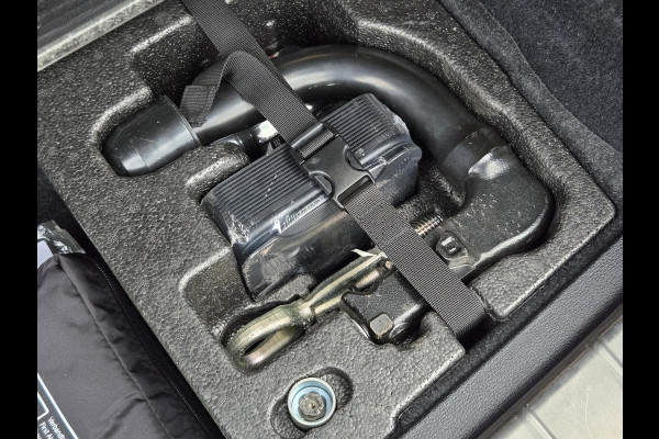 BMW X1 xDrive25e X line | 19 INCH LM VELGEN | SPORTSTOELEN | TREKHAAK | CAMERA |