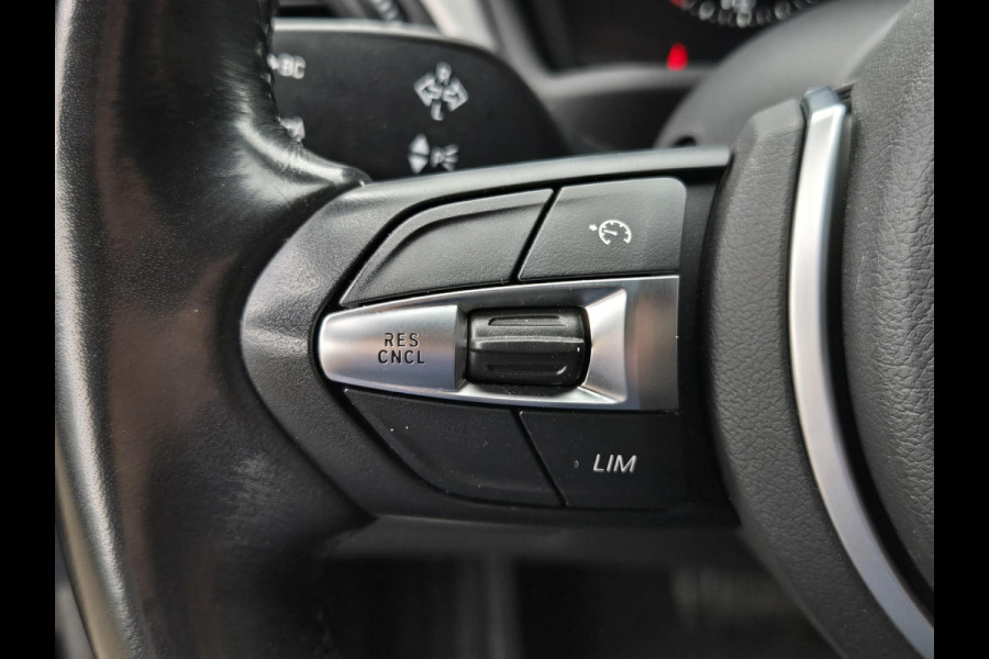BMW X1 xDrive25e X line | 19 INCH LM VELGEN | SPORTSTOELEN | TREKHAAK | CAMERA |