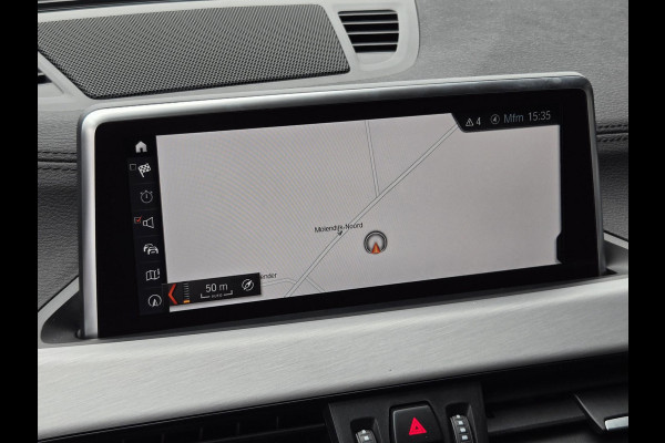 BMW X1 xDrive25e X line | 19 INCH LM VELGEN | SPORTSTOELEN | TREKHAAK | CAMERA |