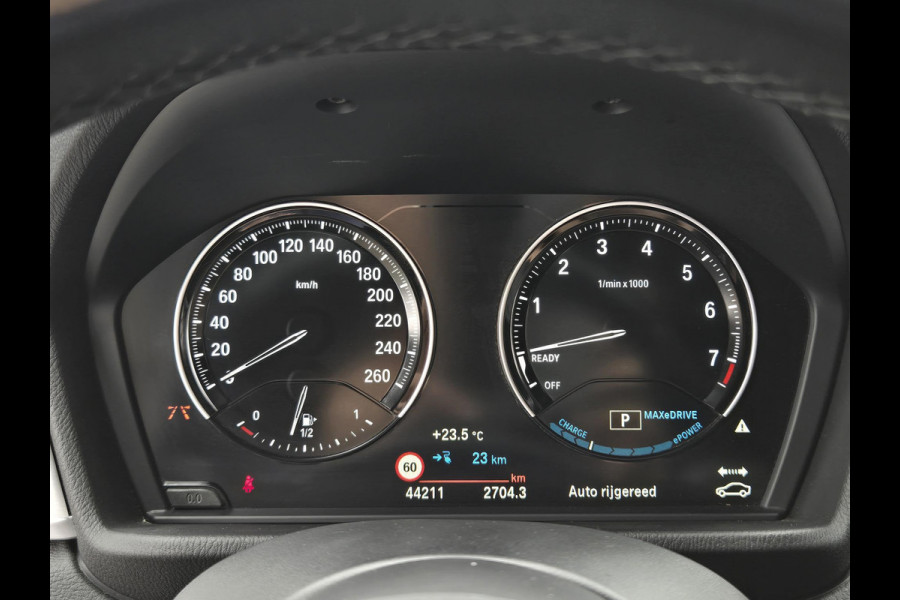 BMW X1 xDrive25e X line | 19 INCH LM VELGEN | SPORTSTOELEN | TREKHAAK | CAMERA |