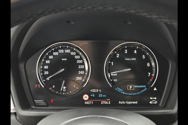 BMW X1 xDrive25e X line | 19 INCH LM VELGEN | SPORTSTOELEN | TREKHAAK | CAMERA |