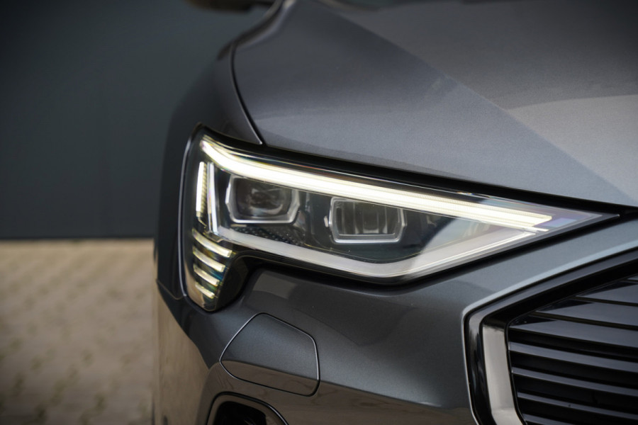 Audi e-tron Sportback 50 quattro S edition 71 kWh | RS Seats | Diamond Stitch | Panoramadak | S-Line | Keyless | Memory Seats | Stoelverwarming | Ambiance Verlichting | Camera | Adaptive Cruise Control | Leer | Matrix LED | Luchtvering |