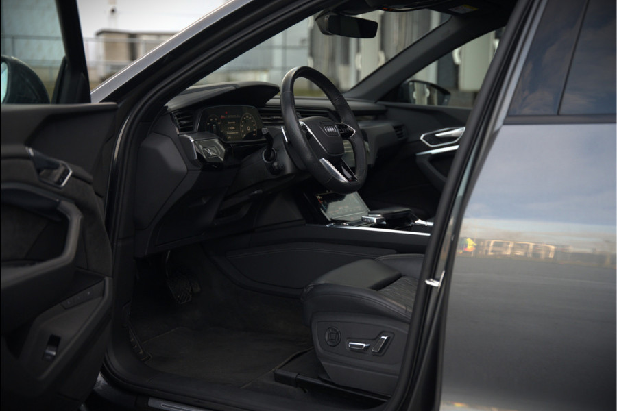 Audi e-tron Sportback 50 quattro S edition 71 kWh | RS Seats | Diamond Stitch | Panoramadak | S-Line | Keyless | Memory Seats | Stoelverwarming | Ambiance Verlichting | Camera | Adaptive Cruise Control | Leer | Matrix LED | Luchtvering |