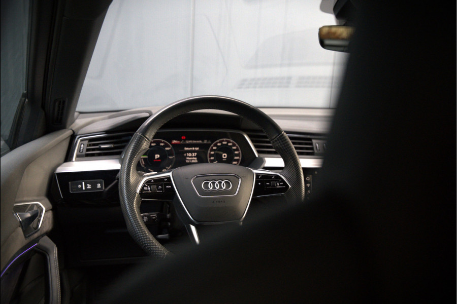 Audi e-tron Sportback 50 quattro S edition 71 kWh | RS Seats | Diamond Stitch | Panoramadak | S-Line | Keyless | Memory Seats | Stoelverwarming | Ambiance Verlichting | Camera | Adaptive Cruise Control | Leer | Matrix LED | Luchtvering |