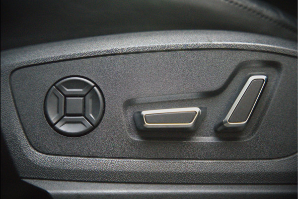Audi e-tron Sportback 50 quattro S edition 71 kWh | RS Seats | Diamond Stitch | Panoramadak | S-Line | Keyless | Memory Seats | Stoelverwarming | Ambiance Verlichting | Camera | Adaptive Cruise Control | Leer | Matrix LED | Luchtvering |