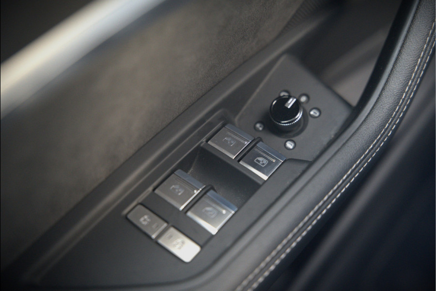 Audi e-tron Sportback 50 quattro S edition 71 kWh | RS Seats | Diamond Stitch | Panoramadak | S-Line | Keyless | Memory Seats | Stoelverwarming | Ambiance Verlichting | Camera | Adaptive Cruise Control | Leer | Matrix LED | Luchtvering |