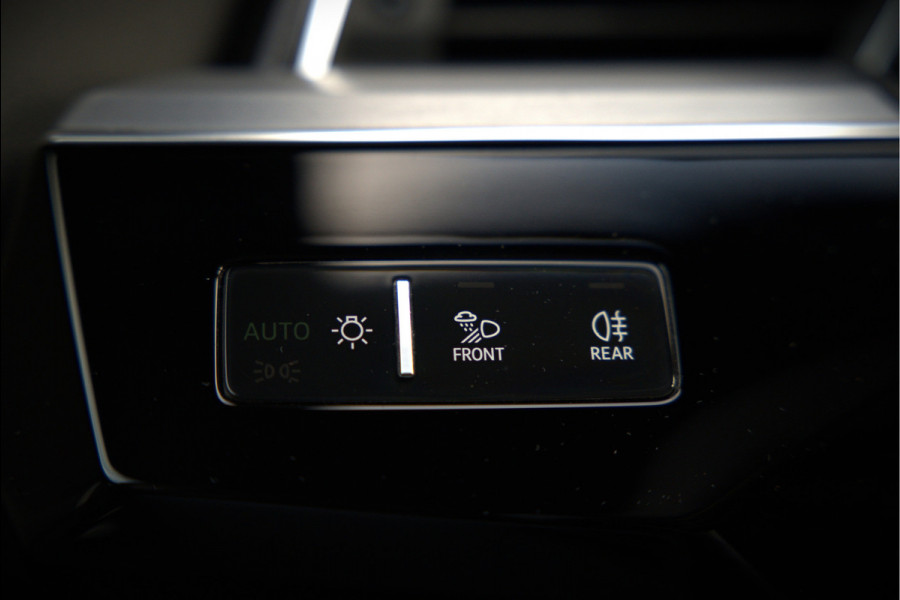 Audi e-tron Sportback 50 quattro S edition 71 kWh | RS Seats | Diamond Stitch | Panoramadak | S-Line | Keyless | Memory Seats | Stoelverwarming | Ambiance Verlichting | Camera | Adaptive Cruise Control | Leer | Matrix LED | Luchtvering |