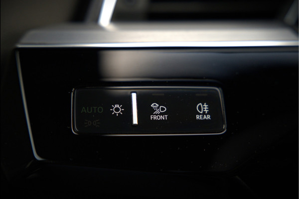 Audi e-tron Sportback 50 quattro S edition 71 kWh | RS Seats | Diamond Stitch | Panoramadak | S-Line | Keyless | Memory Seats | Stoelverwarming | Ambiance Verlichting | Camera | Adaptive Cruise Control | Leer | Matrix LED | Luchtvering |