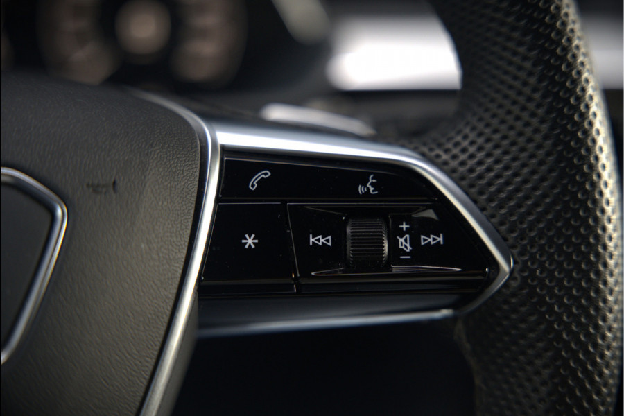 Audi e-tron Sportback 50 quattro S edition 71 kWh | RS Seats | Diamond Stitch | Panoramadak | S-Line | Keyless | Memory Seats | Stoelverwarming | Ambiance Verlichting | Camera | Adaptive Cruise Control | Leer | Matrix LED | Luchtvering |