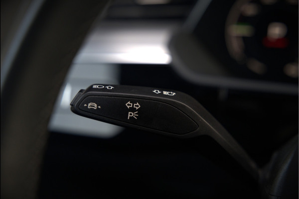 Audi e-tron Sportback 50 quattro S edition 71 kWh | RS Seats | Diamond Stitch | Panoramadak | S-Line | Keyless | Memory Seats | Stoelverwarming | Ambiance Verlichting | Camera | Adaptive Cruise Control | Leer | Matrix LED | Luchtvering |