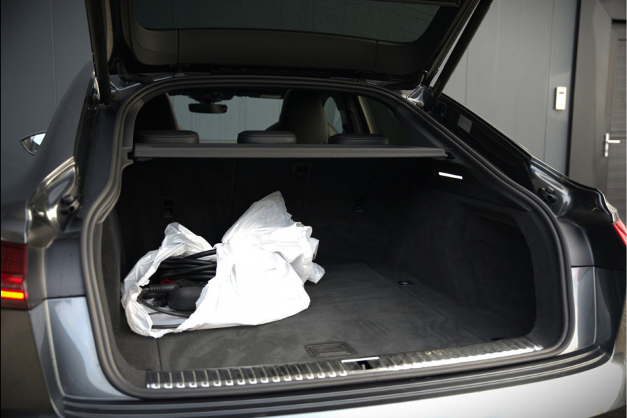 Audi e-tron Sportback 50 quattro S edition 71 kWh | RS Seats | Diamond Stitch | Panoramadak | S-Line | Keyless | Memory Seats | Stoelverwarming | Ambiance Verlichting | Camera | Adaptive Cruise Control | Leer | Matrix LED | Luchtvering |