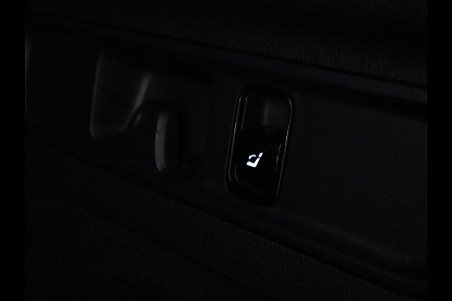 Mercedes-Benz GLC 400 e 4MATIC AMG Plug-Hybride | AMG Line Premium | Night Pakket | Trekhaak | Panorama Schuif-Kanteldak | Rijassistentiepakket plus | Inclusief 24 maanden MB Certified garantie voor Europa.