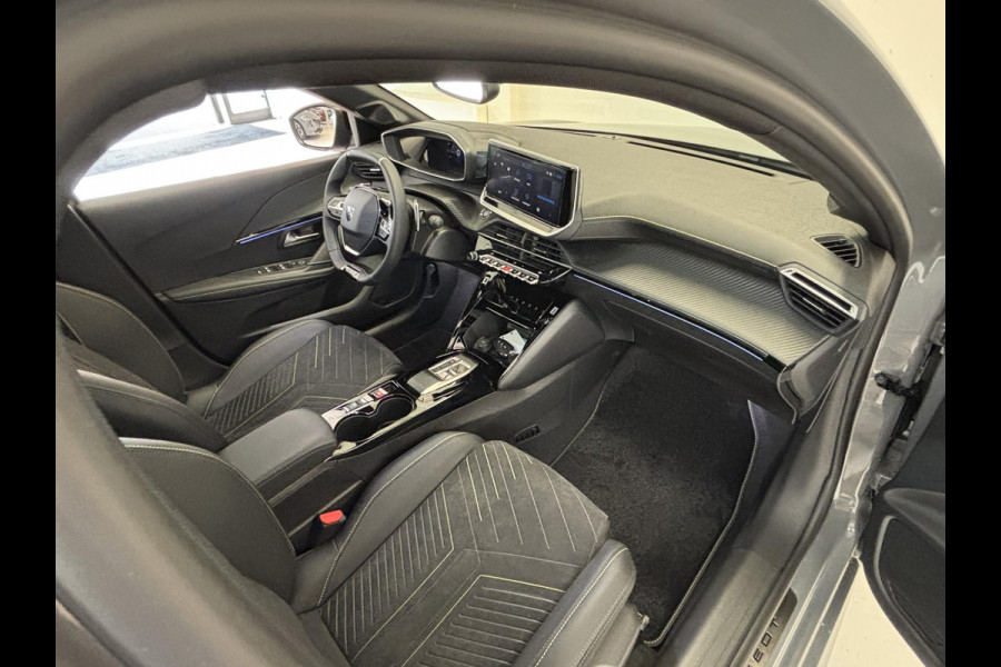 Peugeot 208 Hybrid 136 e-DCS6 GT Automaat | Stoelverwarming | Elektrisch verstelbare bestuurdersstoel met massage | 360 camera | Panoramadak | Dodehoekdetectie