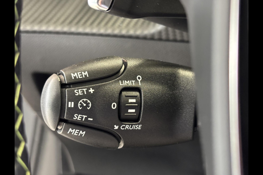 Peugeot 208 Hybrid 136 e-DCS6 GT Automaat | Stoelverwarming | Elektrisch verstelbare bestuurdersstoel met massage | 360 camera | Panoramadak | Dodehoekdetectie