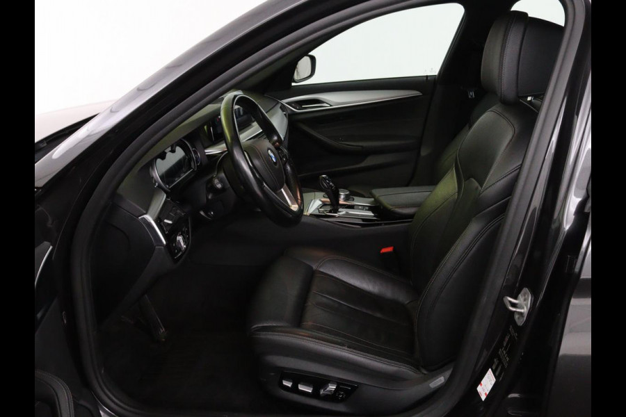 BMW 5 Serie 520i High Executive | M-Sport | Leder | Stoelverwarming | Trekhaak | 20'' | Adaptief LED | Comfortstoelen | Navigatie | Parkeerhulp | Memory