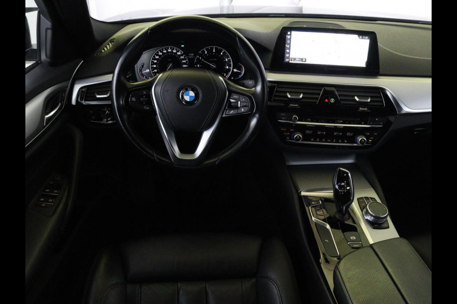 BMW 5 Serie 520i High Executive | M-Sport | Leder | Stoelverwarming | Trekhaak | 20'' | Adaptief LED | Comfortstoelen | Navigatie | Parkeerhulp | Memory