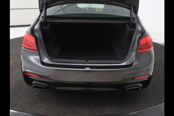 BMW 5 Serie 520i High Executive | M-Sport | Leder | Stoelverwarming | Trekhaak | 20'' | Adaptief LED | Comfortstoelen | Navigatie | Parkeerhulp | Memory