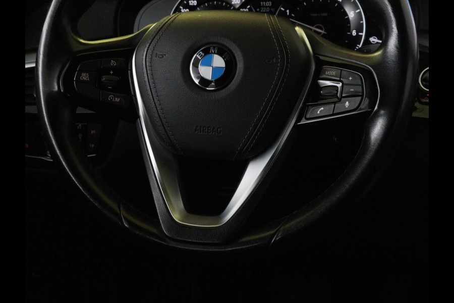 BMW 5 Serie 520i High Executive | M-Sport | Leder | Stoelverwarming | Trekhaak | 20'' | Adaptief LED | Comfortstoelen | Navigatie | Parkeerhulp | Memory