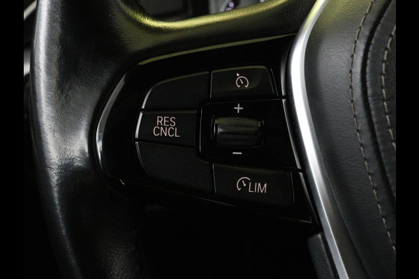 BMW 5 Serie 520i High Executive | M-Sport | Leder | Stoelverwarming | Trekhaak | 20'' | Adaptief LED | Comfortstoelen | Navigatie | Parkeerhulp | Memory