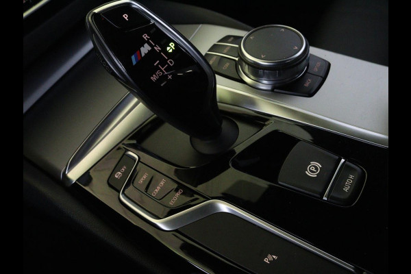 BMW 5 Serie 520i High Executive | M-Sport | Leder | Stoelverwarming | Trekhaak | 20'' | Adaptief LED | Comfortstoelen | Navigatie | Parkeerhulp | Memory