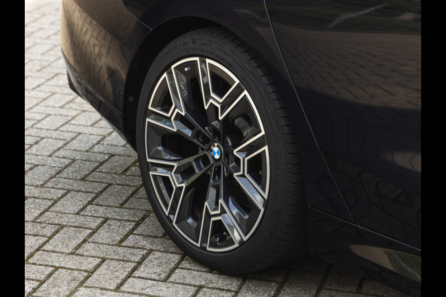 BMW 5 Serie 520d - M-Sport - Pano - Trekhaak - ACC - Head-up - Harman Kardon - Stoelventilatie