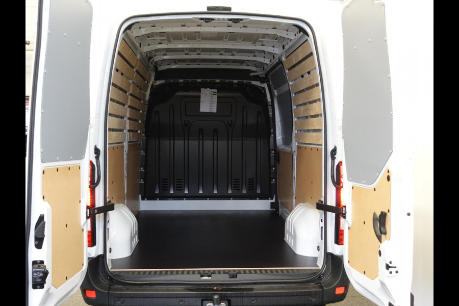 Renault Master T33 2.3 dCi 135PK L2H2 BPM VRIJ! Airco Cruise control Parkeersensoren Navigatie Trekhaak