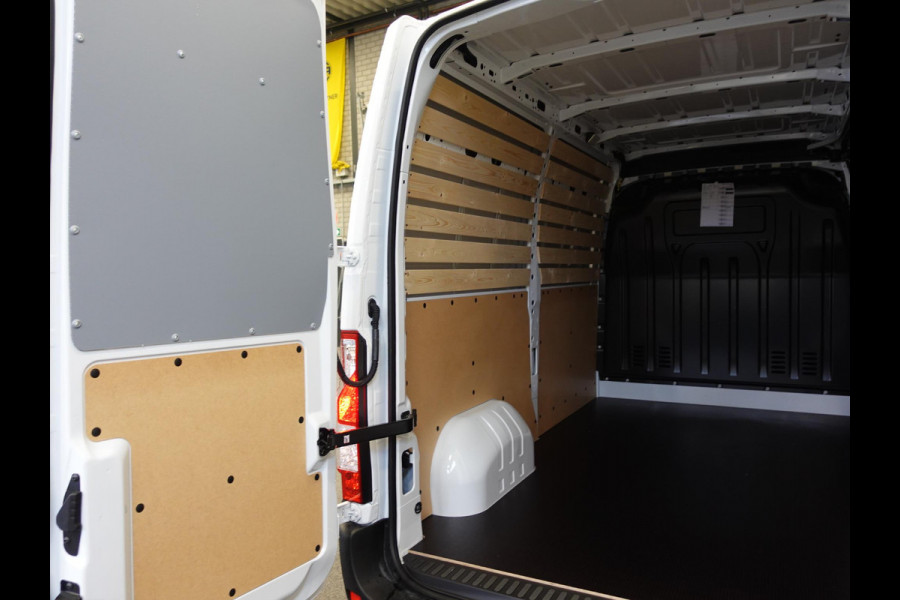 Renault Master T33 2.3 dCi 135PK L2H2 BPM VRIJ! Airco Cruise control Parkeersensoren Navigatie Trekhaak