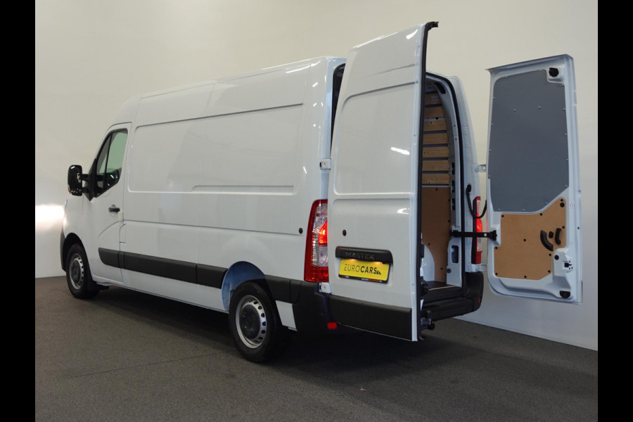 Renault Master T33 2.3 dCi 135PK L2H2 BPM VRIJ! Airco Cruise control Parkeersensoren Navigatie Trekhaak