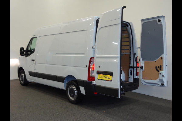 Renault Master T33 2.3 dCi 135PK L2H2 BPM VRIJ! Airco Cruise control Parkeersensoren Navigatie Trekhaak