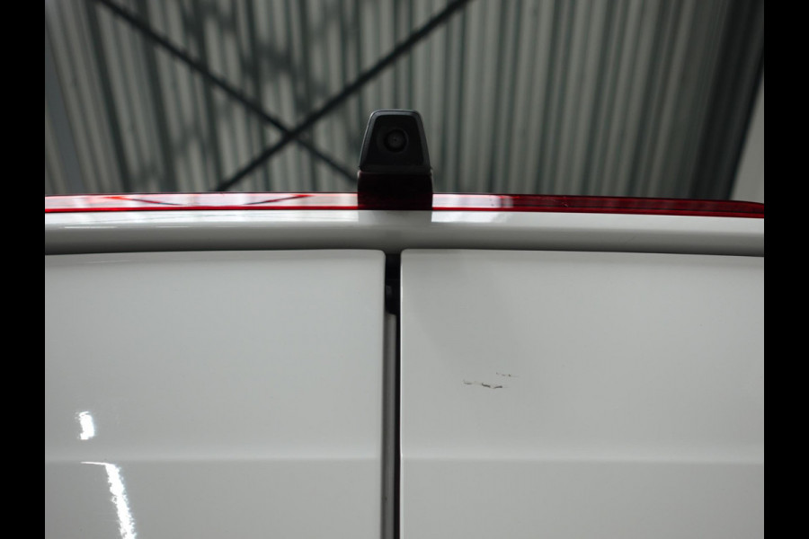 Volkswagen Crafter 30 2.0 TDI L3H3 177PK Highline Automaat Airco App-connect ACC Camera Trekhaak