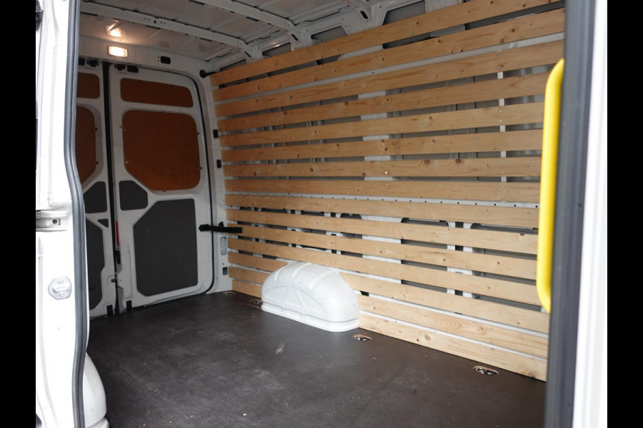 Volkswagen Crafter 30 2.0 TDI L3H3 177PK Highline Automaat Airco App-connect ACC Camera Trekhaak
