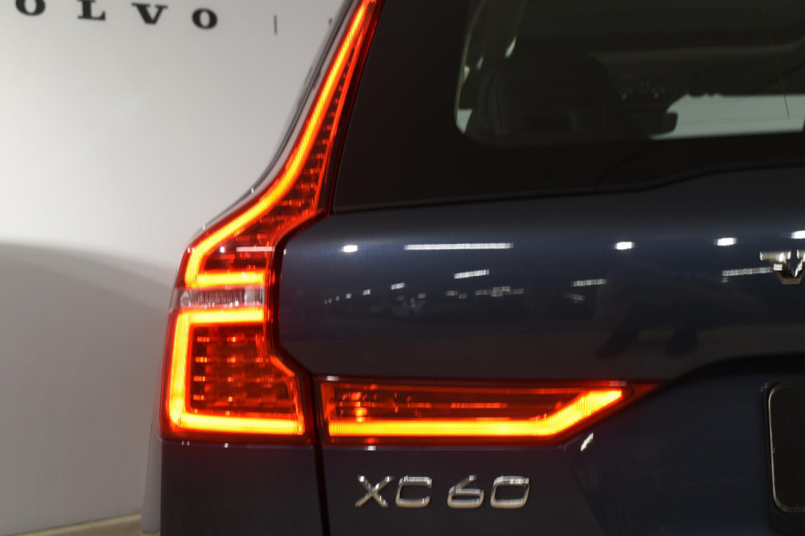 Volvo XC60 T6 350PK Plug-in hybrid AWD Plus Dark / Adaptive Cruise control / Stoelverwarming v+a / Stuurverwarming / Elektr. achterklep  / 360 Camera / Schuifdak / Trekhaak