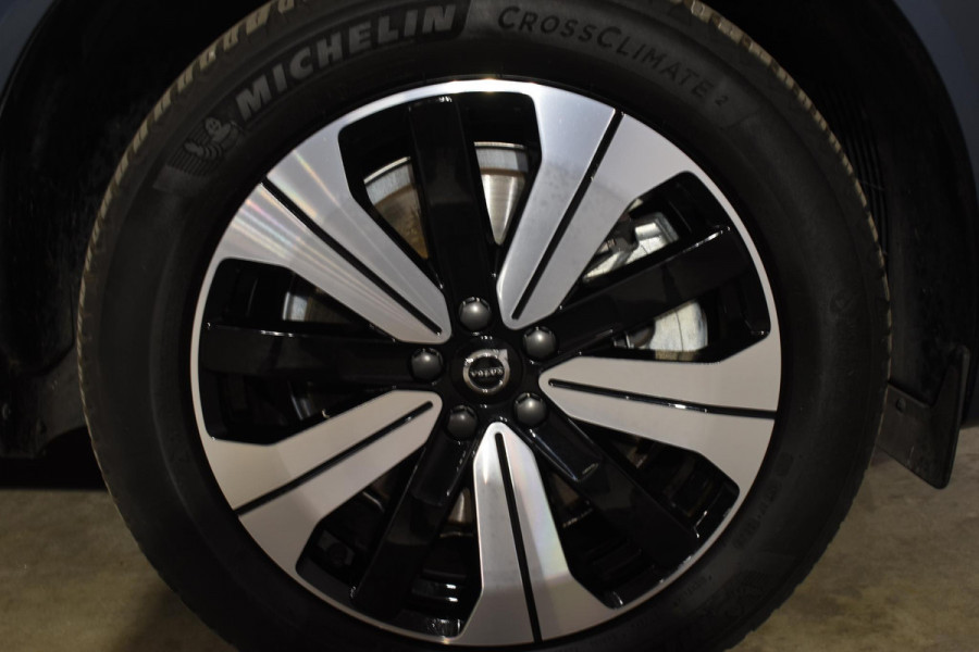 Volvo XC60 T6 350PK Plug-in hybrid AWD Plus Dark / Adaptive Cruise control / Stoelverwarming v+a / Stuurverwarming / Elektr. achterklep  / 360 Camera / Schuifdak / Trekhaak
