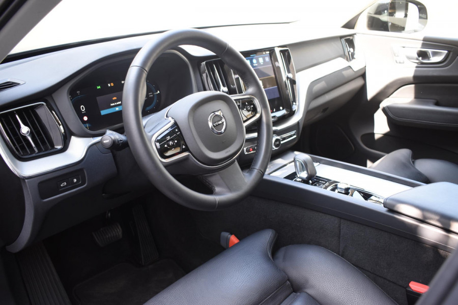 Volvo XC60 T6 350PK Plug-in hybrid AWD Plus Dark / Adaptive Cruise control / Stoelverwarming v+a / Stuurverwarming / Elektr. achterklep  / 360 Camera / Schuifdak / Trekhaak