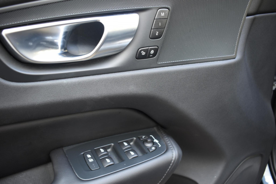 Volvo XC60 T6 350PK Plug-in hybrid AWD Plus Dark / Adaptive Cruise control / Stoelverwarming v+a / Stuurverwarming / Elektr. achterklep  / 360 Camera / Schuifdak / Trekhaak